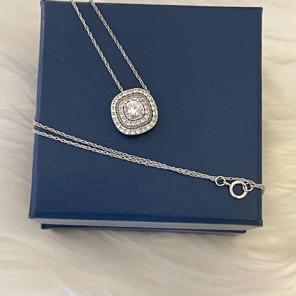 “VINTAGE” WHITE SAPPHIRE HALO PENDANT 18" NECKLACE STERLING SILVER JWBR - Picture 4 of 7